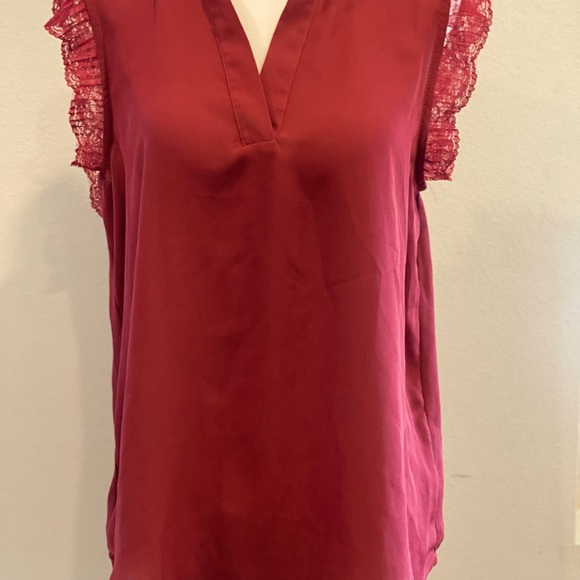 NWT Gibson split neck lace trim top - Picture 2 of 4